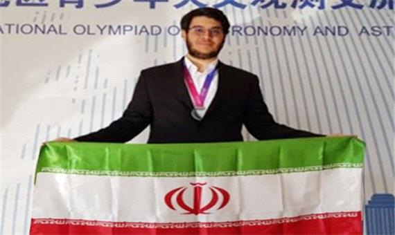 اختصاص مدال نقره المپیاد جهانی نجوم و اختر فیزیک به دانش‌آموز یزدی