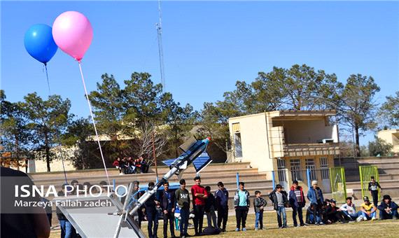 مسابقه پرتاب موشک آبی در ابرکوه برگزار شد + تصاویر