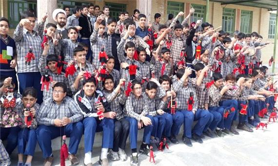 اجرای طرح «100 عروسک، 100 دانش‌آموز» در مهریز