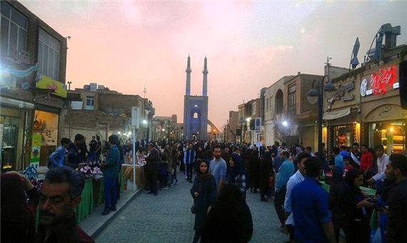 گزارش تصویری چهارمین بازار مهربانی یزد در خیابان مسجد جامع
