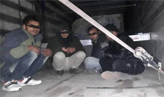 نیروی انتظامی با قاچاق انسان در مهریز مبارزه کند